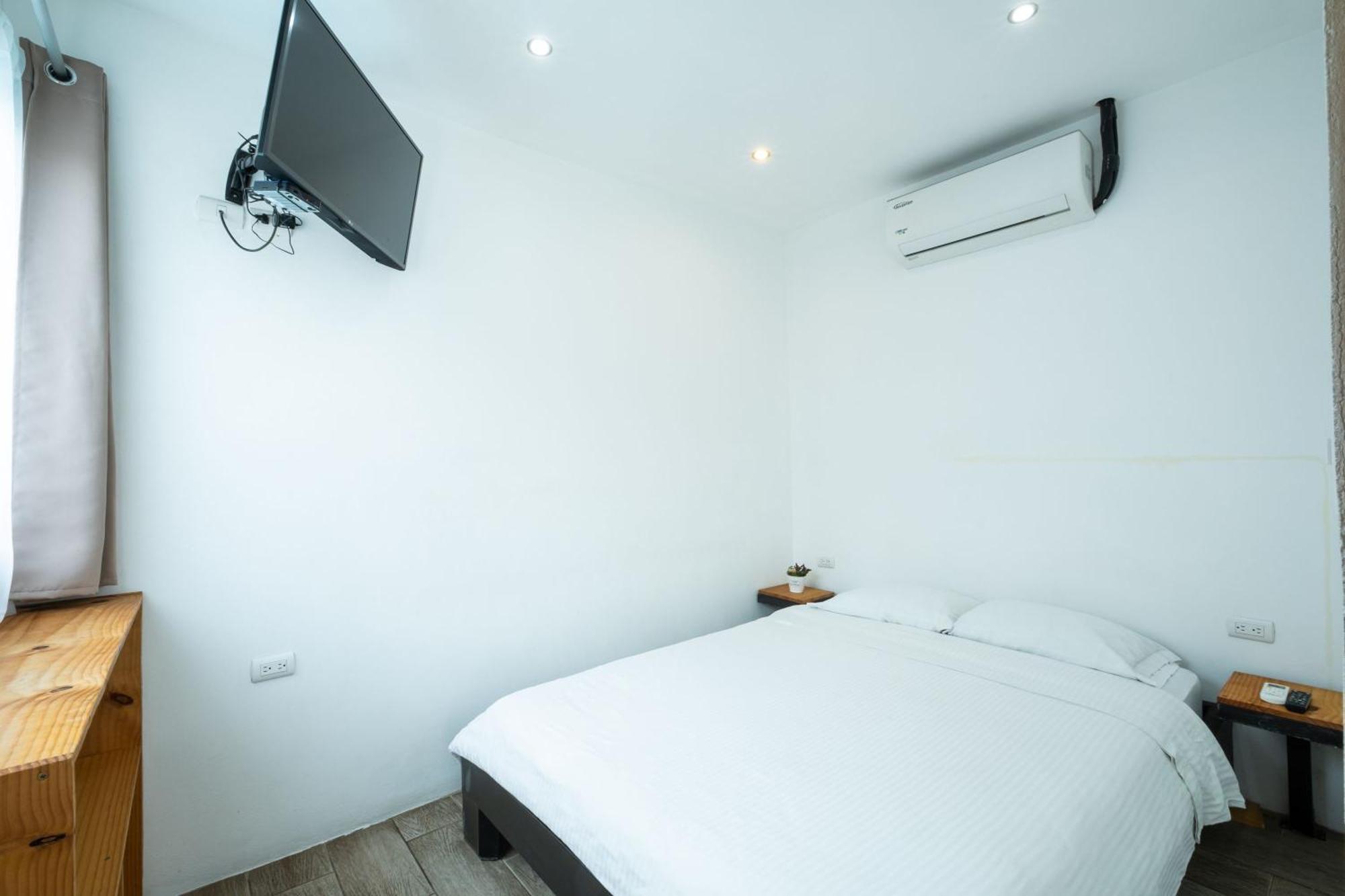 Hotel Bamboo Jaco Exterior photo